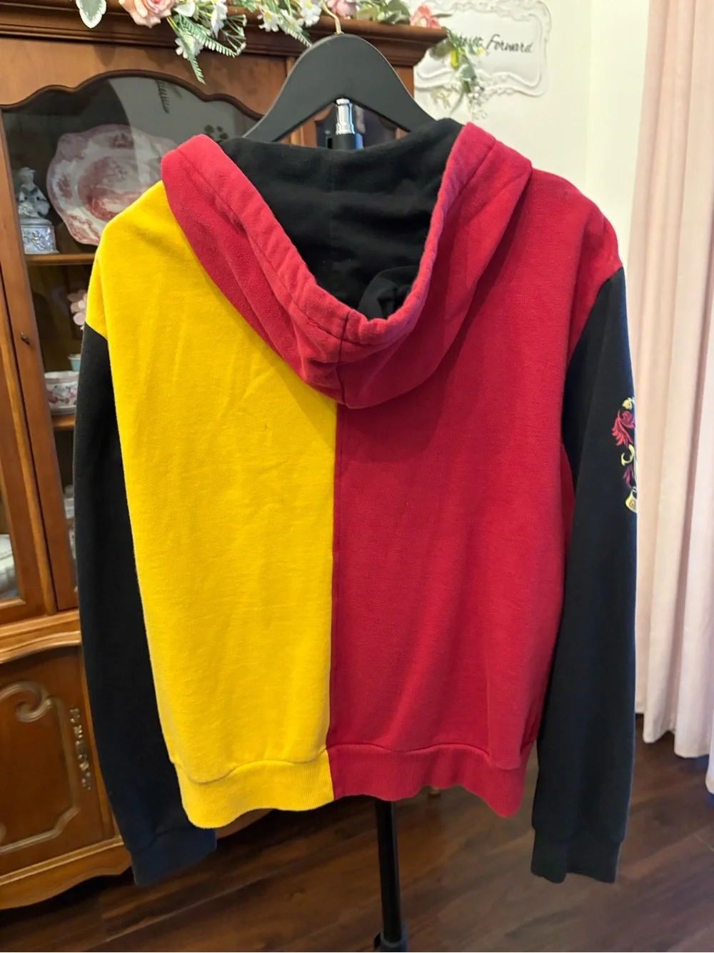 Universal Studios Harry Potter Gryffindor Quidditch hoodie Size Medium